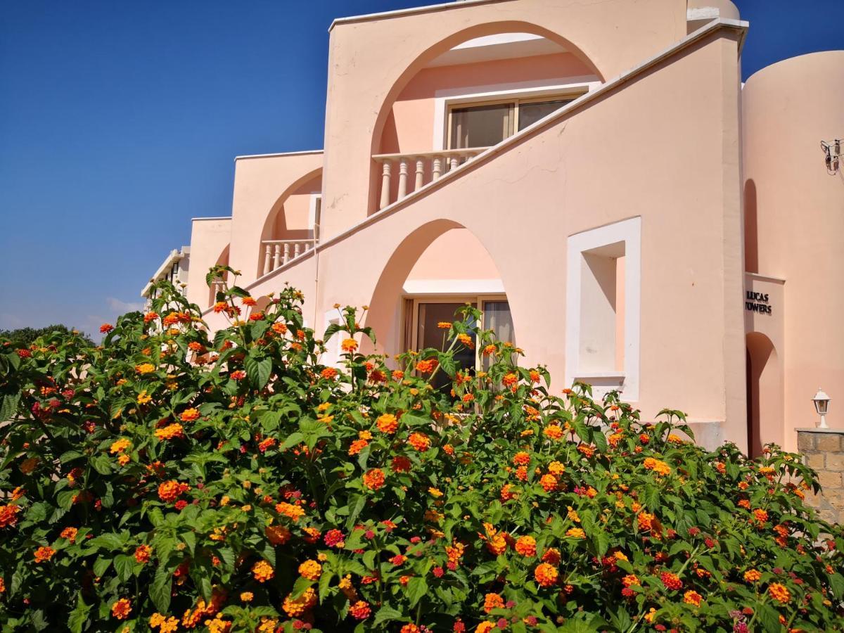 Seashell Apartments Paphos Exteriör bild